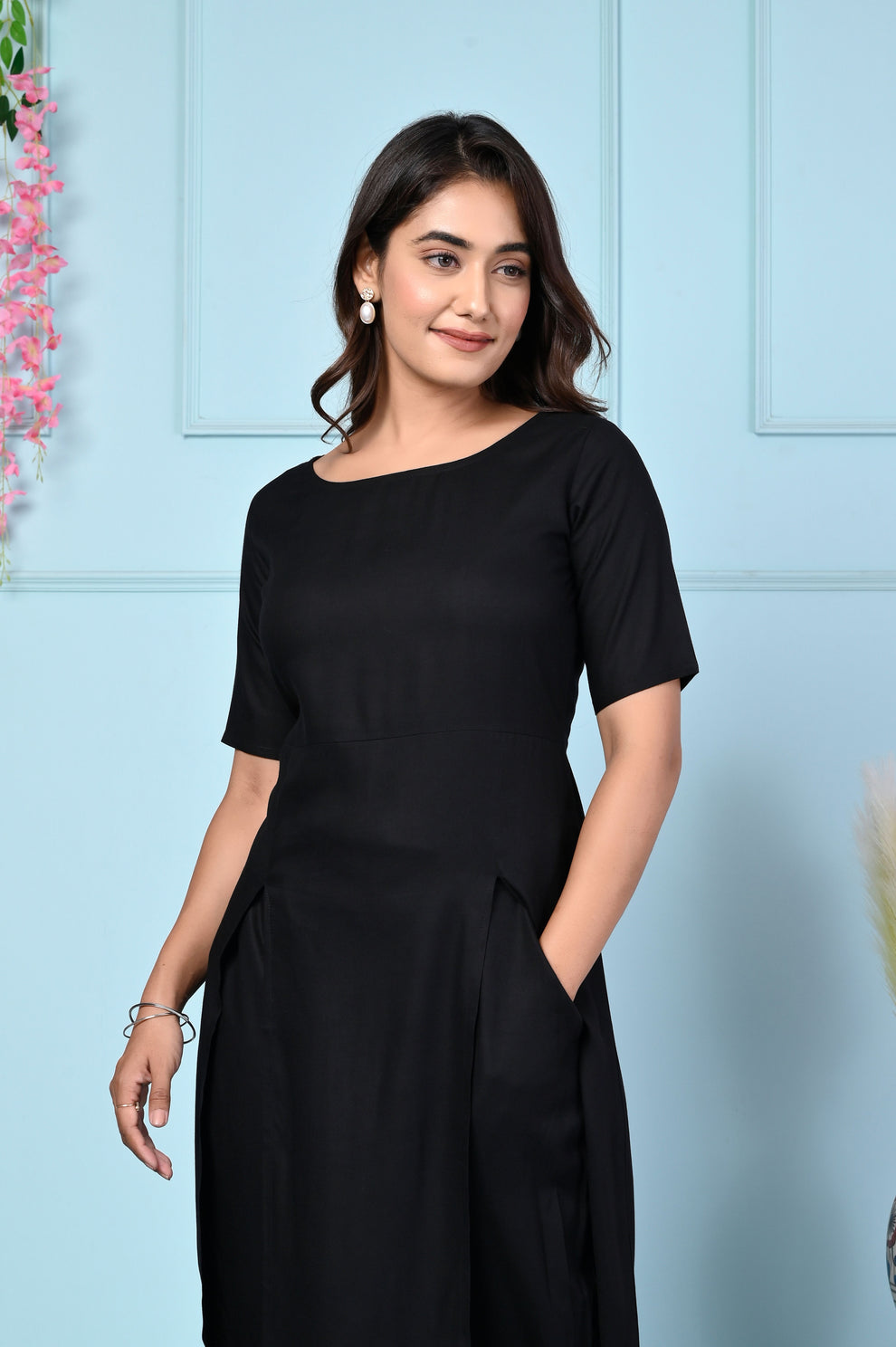 Vastramaniaa Women's Stylish Solid Color Kurta and Pant Set with Pocket