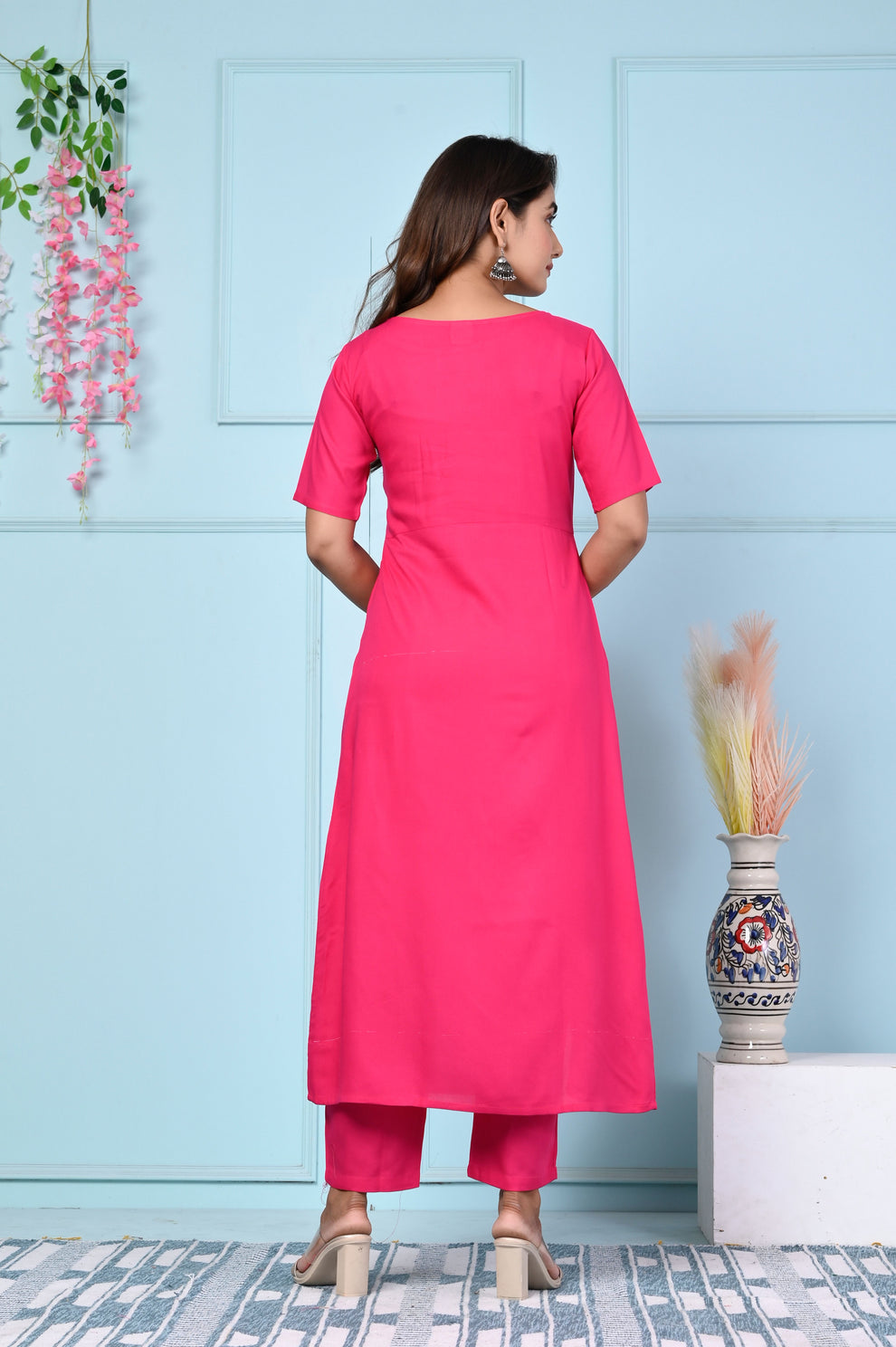 Vastramaniaa Women's Stylish Solid Color Kurta and Pant Set with Pocket