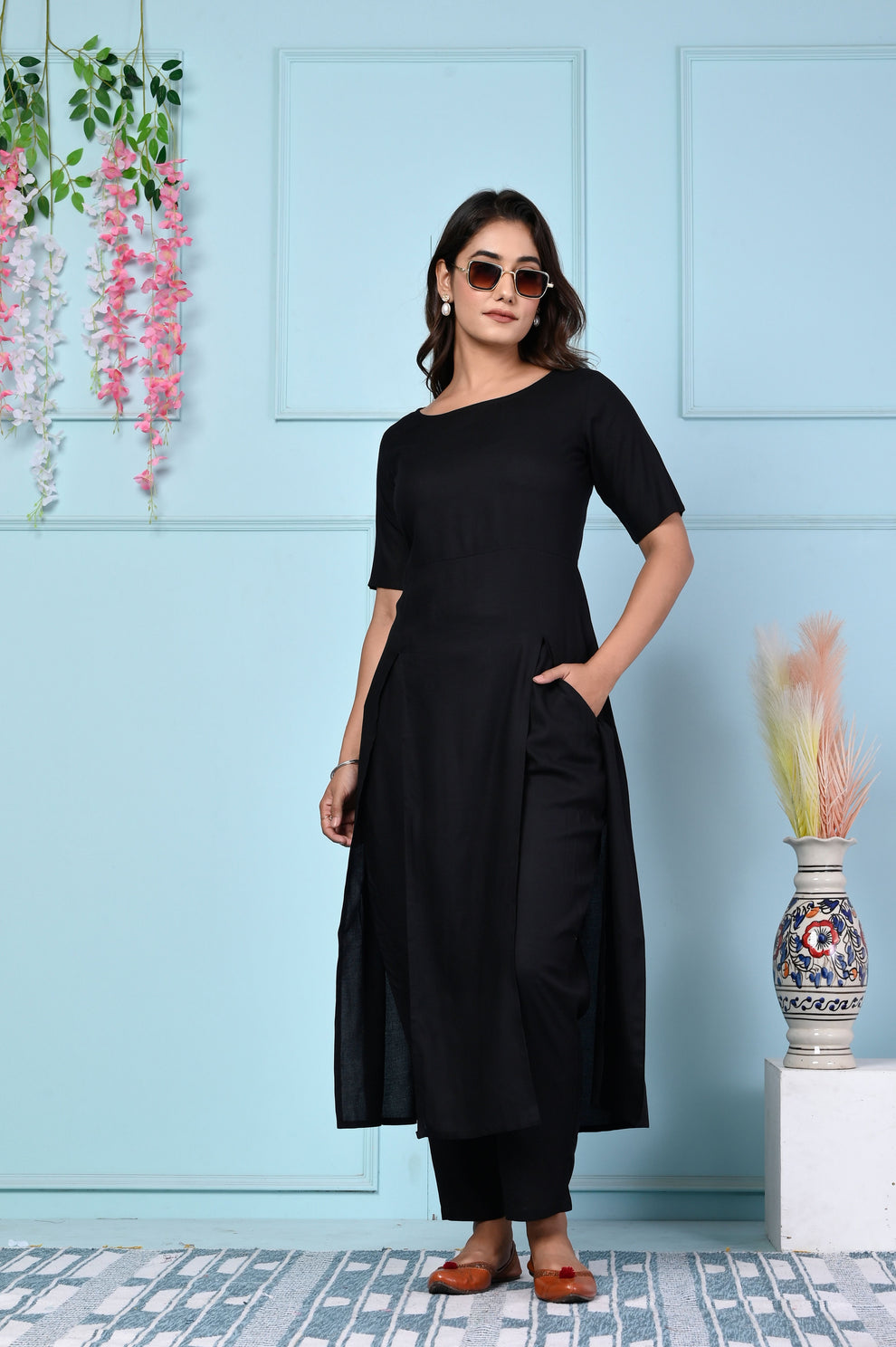 Vastramaniaa Women's Stylish Solid Color Kurta and Pant Set with Pocket