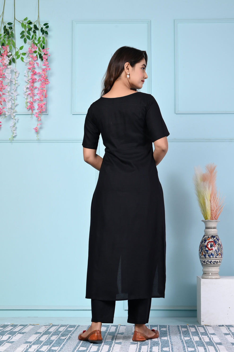 Vastramaniaa Women's Stylish Solid Color Kurta and Pant Set with Pocket